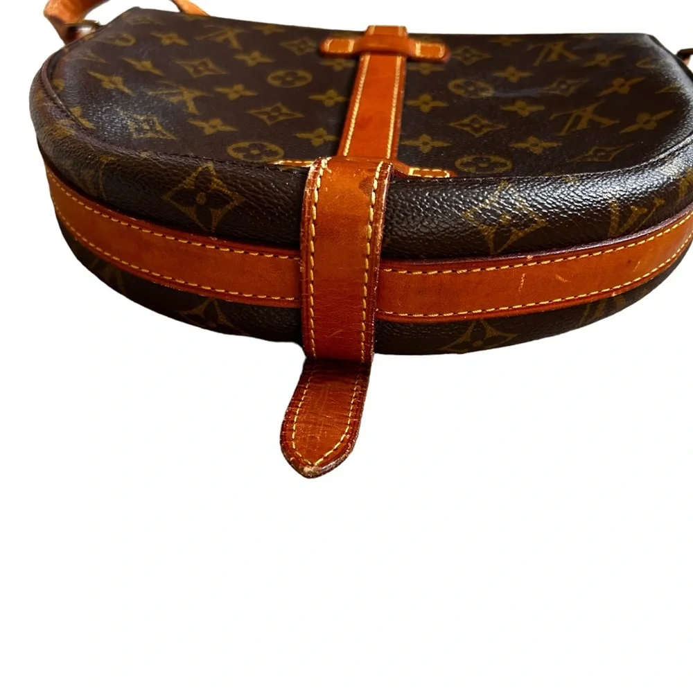 Louis Vuitton Chantilly Crossbody Bag - Picture 3 of 16